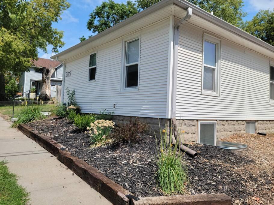 Cute Cottage-2 Min From Downtown Lincoln Luaran gambar