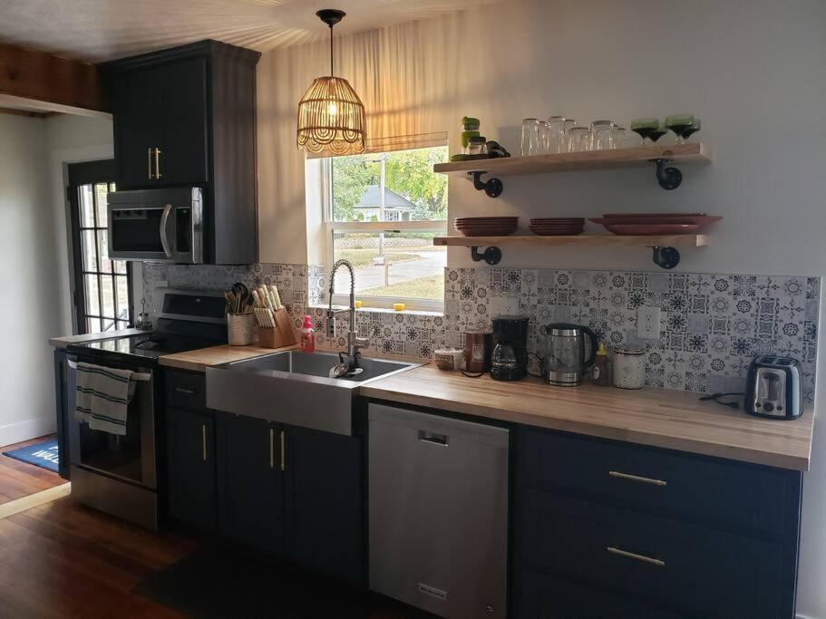 Cute Cottage-2 Min From Downtown Lincoln Luaran gambar
